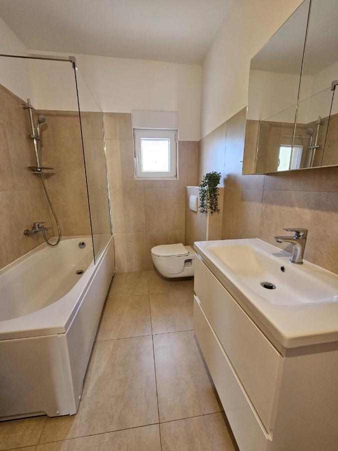 Whitehill House Apartament
